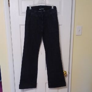 Apt. 9 Sz 8, Black Dark Washed Black Wide Leg Jeans. Cuffed Ankles, 4 Pockets.